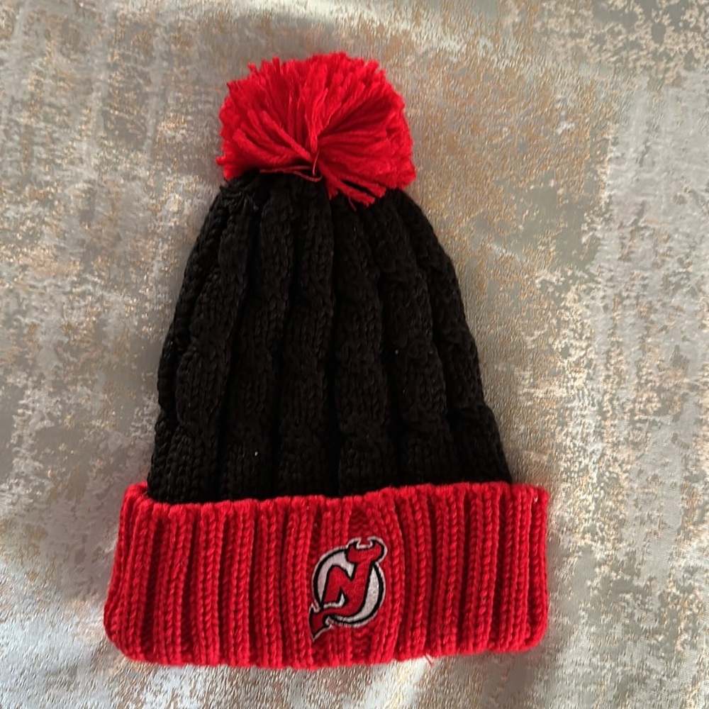 New Jersey Devils women’s knit cap New with tags